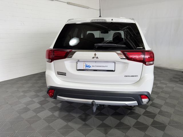Mitsubishi Outlander 2.2 DI-D Plus 4WD KeyGo RFK AHK 7.Sitzer 