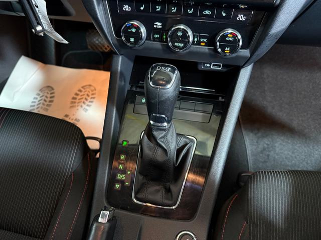 Skoda Octavia Combi 2.0 TDI Style NAVI LED AHK SHZ PDC 