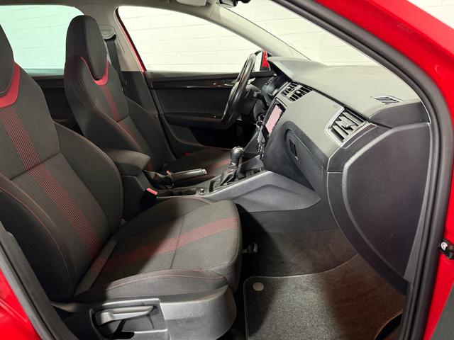 Skoda Octavia Combi 2.0 TDI Style NAVI LED AHK SHZ PDC 