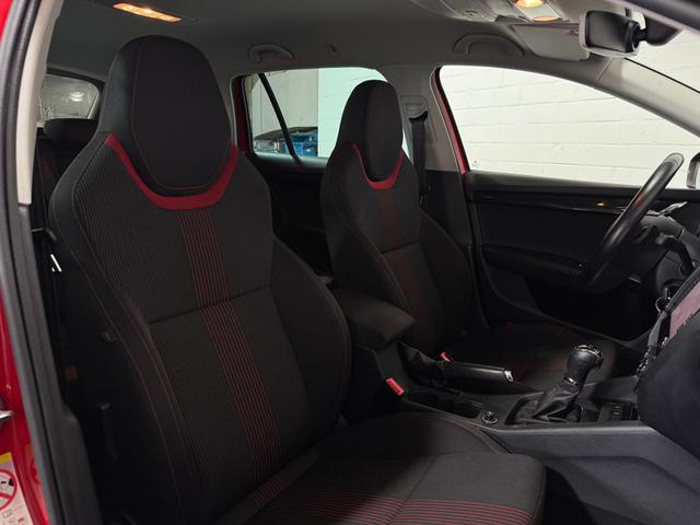 Skoda Octavia Combi 2.0 TDI Style NAVI LED AHK SHZ PDC 