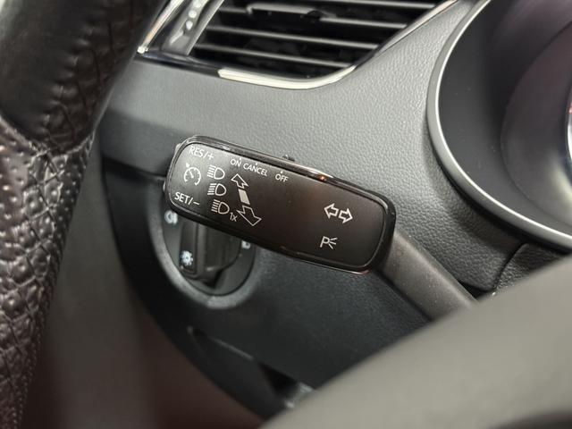 Skoda Octavia Combi 2.0 TDI Style NAVI LED AHK SHZ PDC 