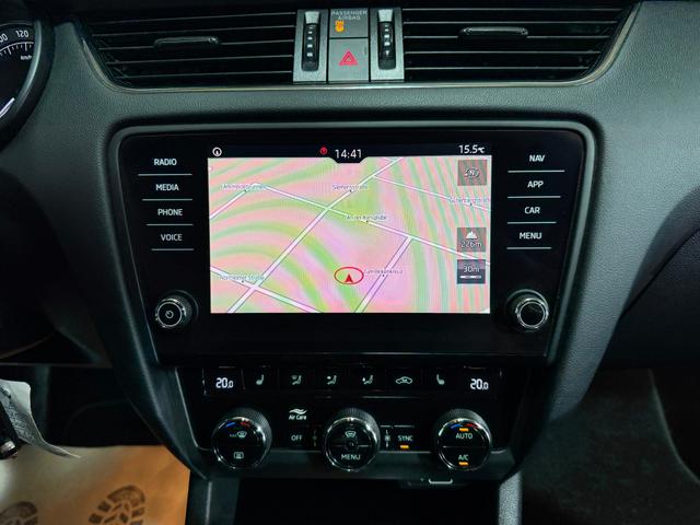 Skoda Octavia Combi 2.0 TDI Style NAVI LED AHK SHZ PDC 