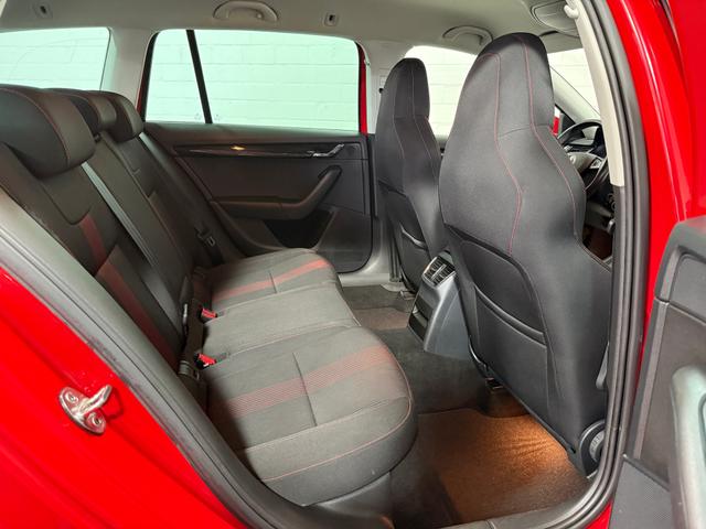 Skoda Octavia Combi 2.0 TDI Style NAVI LED AHK SHZ PDC 