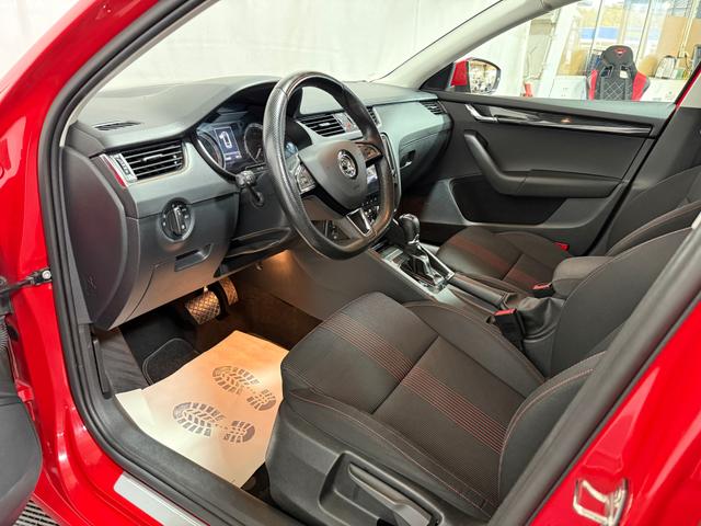 Skoda Octavia Combi 2.0 TDI Style NAVI LED AHK SHZ PDC 