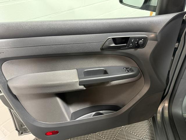 Volkswagen Caddy Maxi 1.6 TDI Roncalli 7.Sitzer PDC SHZ AHK 