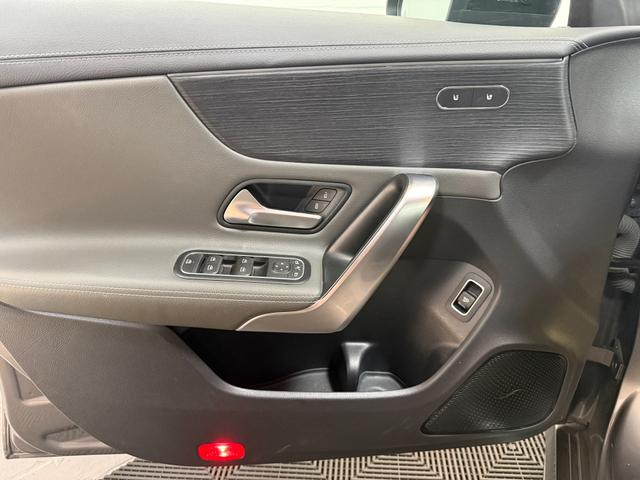 Mercedes-Benz CLA-Klasse CLA 220d AMG Line Night Burmester Kamera LED SHZ 