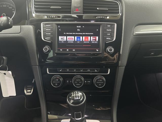 Volkswagen Golf Variant VII 2.0 TDI BMT Allstar ACC NAVI STH 
