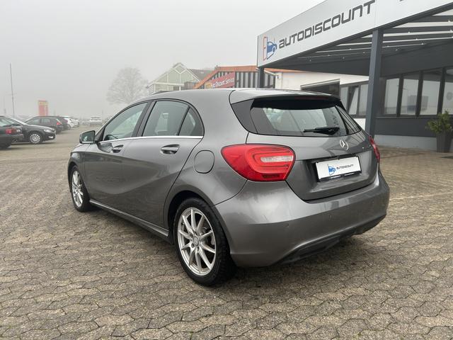 Mercedes-Benz A-Klasse A 180 Style Bi-Xenon Kamera PDC Teilleder SHZ 