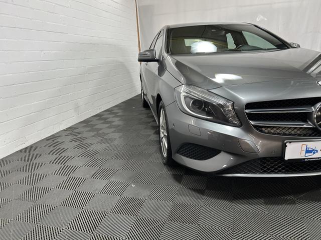 Mercedes-Benz A-Klasse A 180 Style Bi-Xenon Kamera PDC Teilleder SHZ 