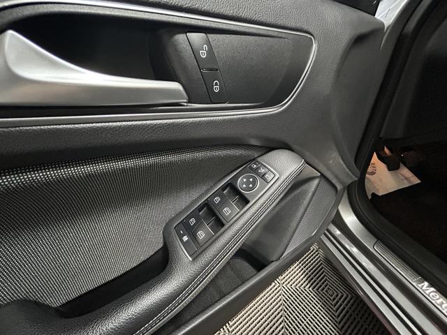 Mercedes-Benz A-Klasse A 180 Style Bi-Xenon Kamera PDC Teilleder SHZ 