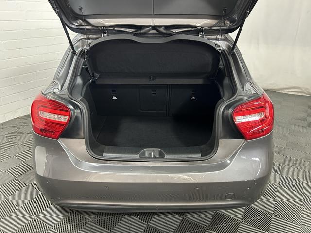 Mercedes-Benz A-Klasse A 180 Style Bi-Xenon Kamera PDC Teilleder SHZ 