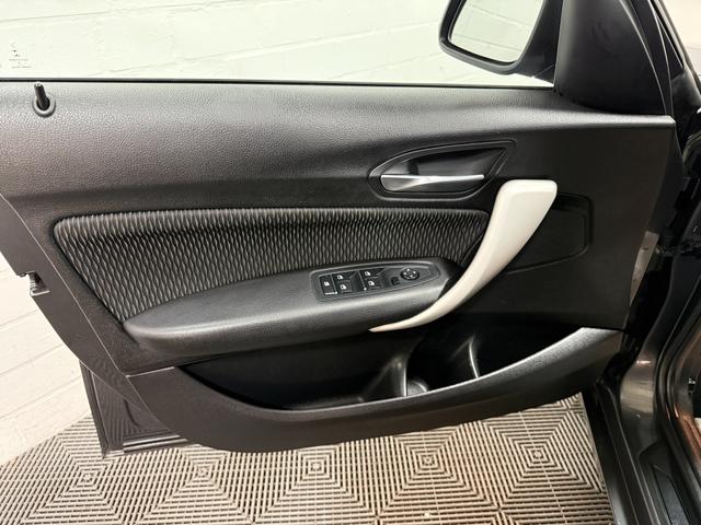 BMW 1er 118i Advantage LED SHZ PDC NAVI KLIMA DCC USB 