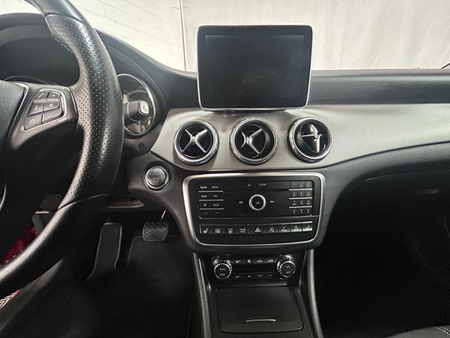 Mercedes-Benz GLA 200d URBAN 4Matic Night NAVI AHK STH SHZ 