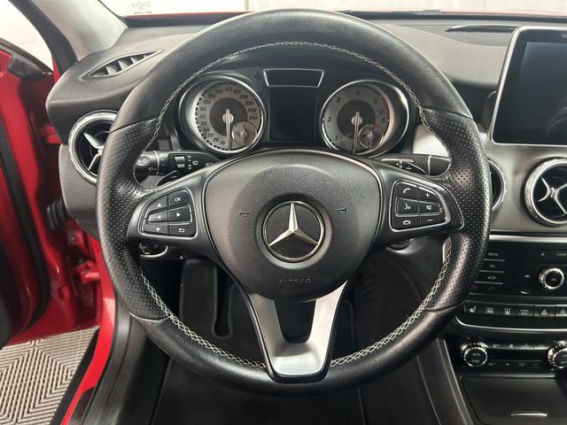Mercedes-Benz GLA 200d URBAN 4Matic Night NAVI AHK STH SHZ 