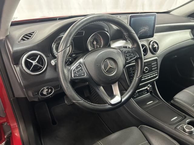 Mercedes-Benz GLA 200d URBAN 4Matic Night NAVI AHK STH SHZ 