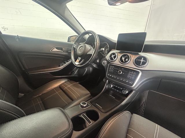 Mercedes-Benz GLA 200d URBAN 4Matic Night NAVI AHK STH SHZ 