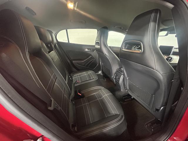 Mercedes-Benz GLA 200d URBAN 4Matic Night NAVI AHK STH SHZ 