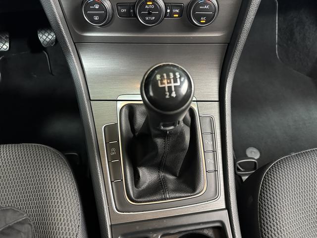 Volkswagen Golf 1.6 TDI Comfortline BMT NAVI SHZ PDC 