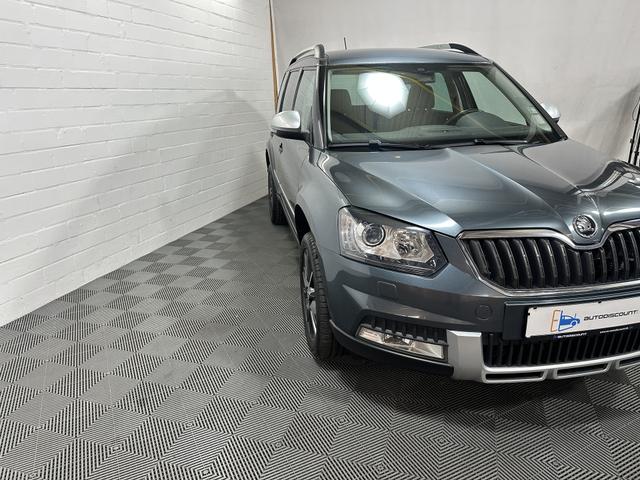 Skoda Yeti 2.0 TDI Adventure 4x4 DSG NAVI AHK XENON 