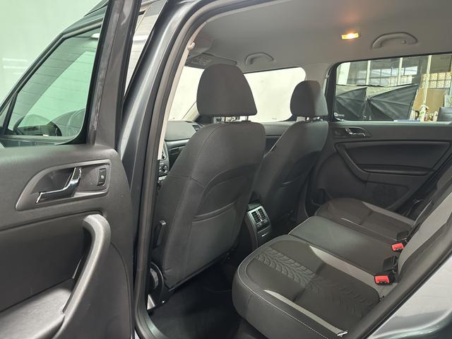 Skoda Yeti 2.0 TDI Adventure 4x4 DSG NAVI AHK XENON 