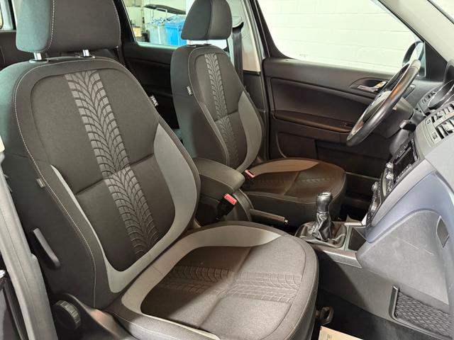 Skoda Yeti 2.0 TDI Adventure Green tec SHZ NAVI AHK 