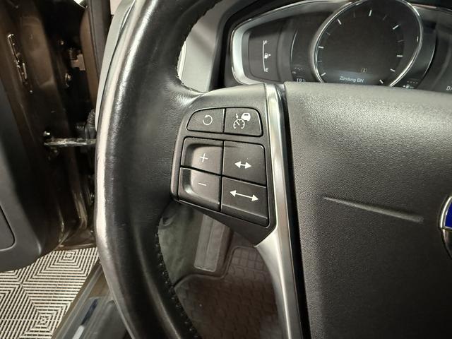 Volvo XC60 D4 2WD Aut. Momentum LEDER NAVI SHZ AHK STH 
