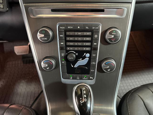 Volvo XC60 D4 2WD Aut. Momentum LEDER NAVI SHZ AHK STH 