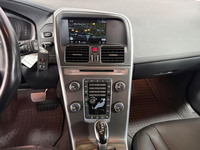 Volvo XC60 D4 2WD Aut. Momentum LEDER NAVI SHZ AHK STH 