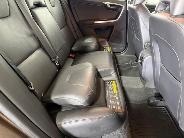 Volvo XC60 D4 2WD Aut. Momentum LEDER NAVI SHZ AHK STH 