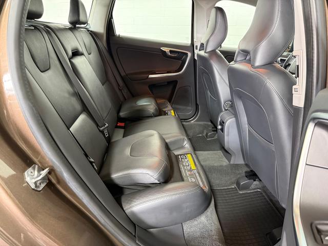 Volvo XC60 D4 2WD Aut. Momentum LEDER NAVI SHZ AHK STH 