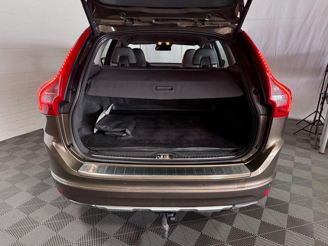Volvo XC60 D4 2WD Aut. Momentum LEDER NAVI SHZ AHK STH 