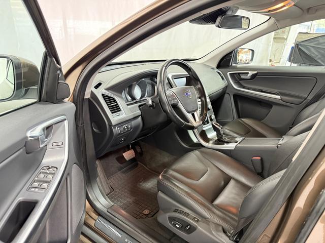 Volvo XC60 D4 2WD Aut. Momentum LEDER NAVI SHZ AHK STH 
