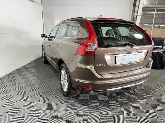 Volvo XC60 D4 2WD Aut. Momentum LEDER NAVI SHZ AHK STH 