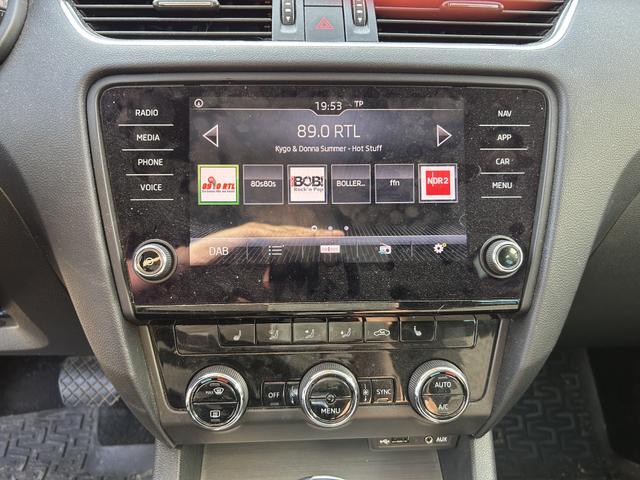 Skoda Octavia Combi 1.4 TSI DSG Drive LED ACC RFK AHK 