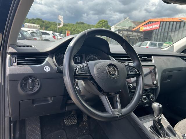 Skoda Octavia Combi 2.0 TDI Clever Navi LED DAB+ SHZ ACC AHK 1.Hand 