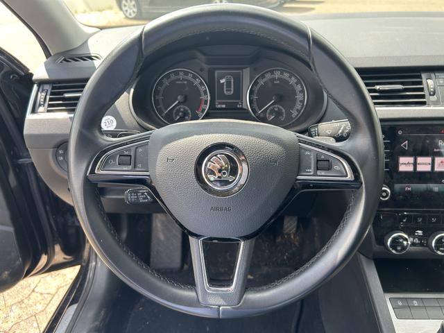 Skoda Octavia Combi 2.0 TDI Clever Navi LED DAB+ SHZ ACC AHK 1.Hand 