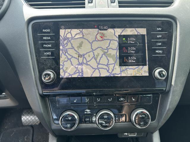 Skoda Octavia Combi 2.0 TDI Clever Navi LED DAB+ SHZ ACC AHK 1.Hand 