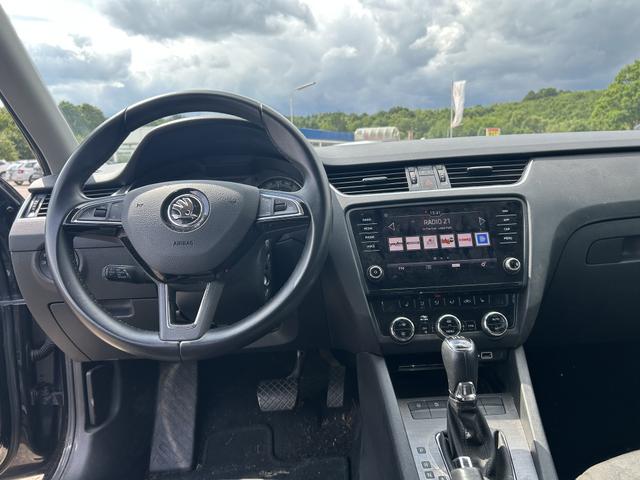 Skoda Octavia Combi 2.0 TDI Clever Navi LED DAB+ SHZ ACC AHK 1.Hand 