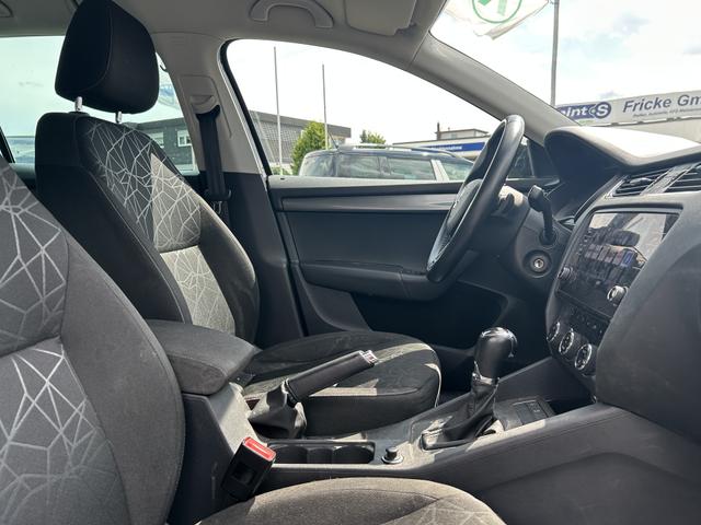 Skoda Octavia Combi 2.0 TDI Clever Navi LED DAB+ SHZ ACC AHK 1.Hand 