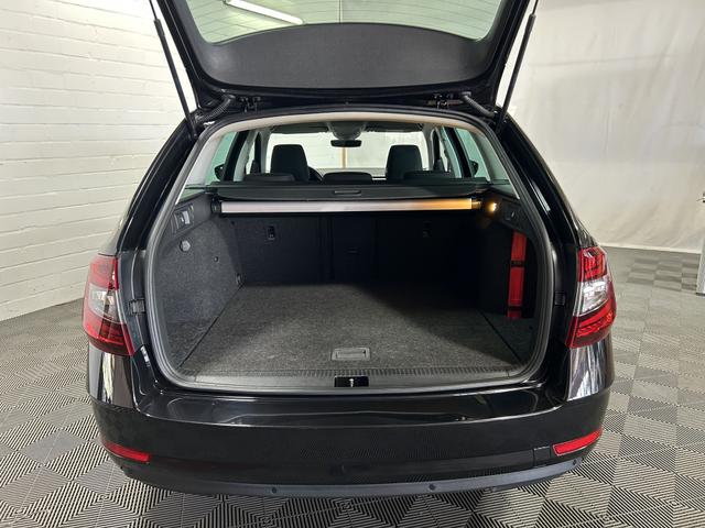 Skoda Octavia Combi 2.0 TDI DSG Soleil NAVI ACC LED SHZ 1.Hand 