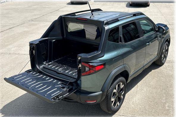 Dacia Duster Expression Pickup 1.6 HYBRID 140 (Benzin/Elektro) AUTOMATIK, 17" Alufelgen "TERGAN", Klimaautomatik, Hands-free, Rückfahrkamera, Parksensoren hinten, LED-Scheinwerfer, Radio 10" + Smartphone-Spiegelung, Abgedunkelte Scheiben, Nebelscheinwerfer, Armlehne, 