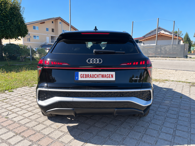 Audi Q3 TFSI quattro 195 kW 2.0 Quattro/S-Line/8 Fach Bereift 