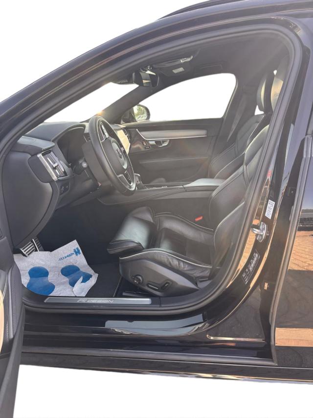 Volvo V60 Kombi Momentum Pro Klima Navi Einparkhilfe 