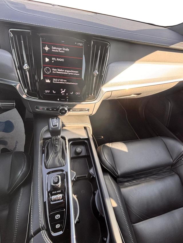 Volvo V60 Kombi Momentum Pro Klima Navi Einparkhilfe 