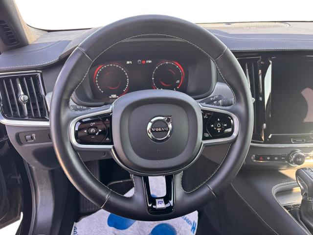 Volvo V60 Kombi Momentum Pro Klima Navi Einparkhilfe 
