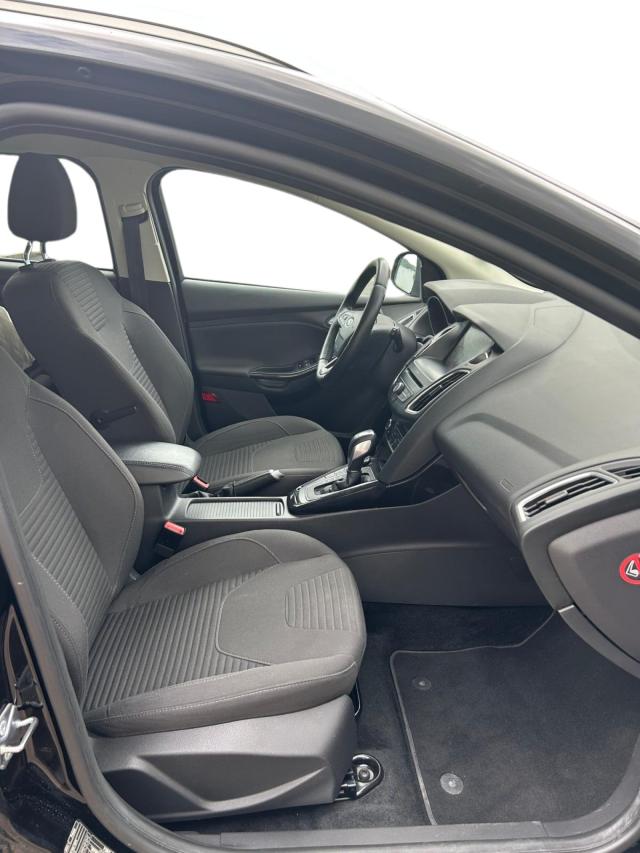 Ford Focus Turnier Titanium*1.Hand*Navi*BT*8-fach* 