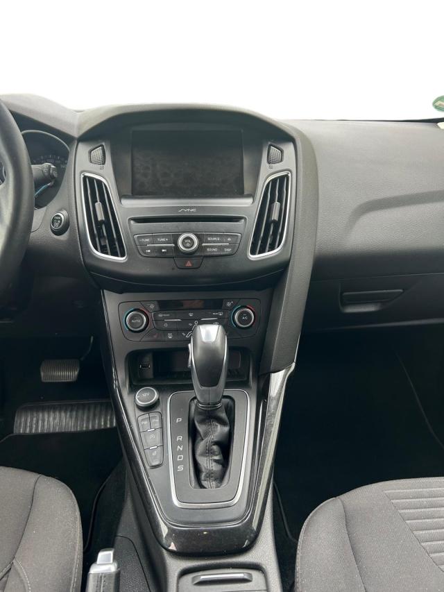 Ford Focus Turnier Titanium*1.Hand*Navi*BT*8-fach* 