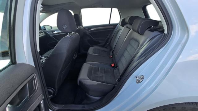 Volkswagen Golf VII Lim. Comfortline*Pano*Navi*Winter* 