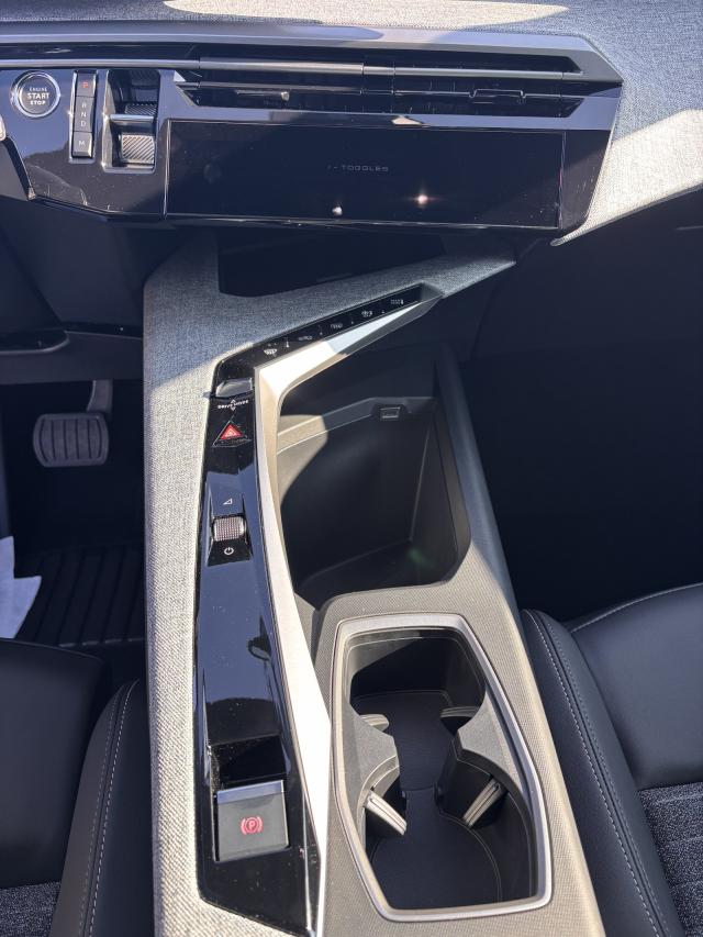 Peugeot 3008 Hybrid 145 e-DSC6 Allure*360*AHK*NAVI*ACC* 
