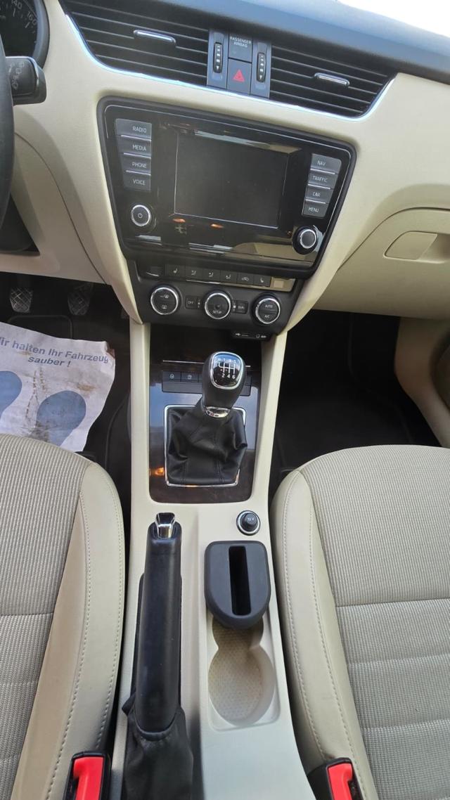 Skoda Octavia Lim. Elegance*NAVI*DAB* Klima Navi 